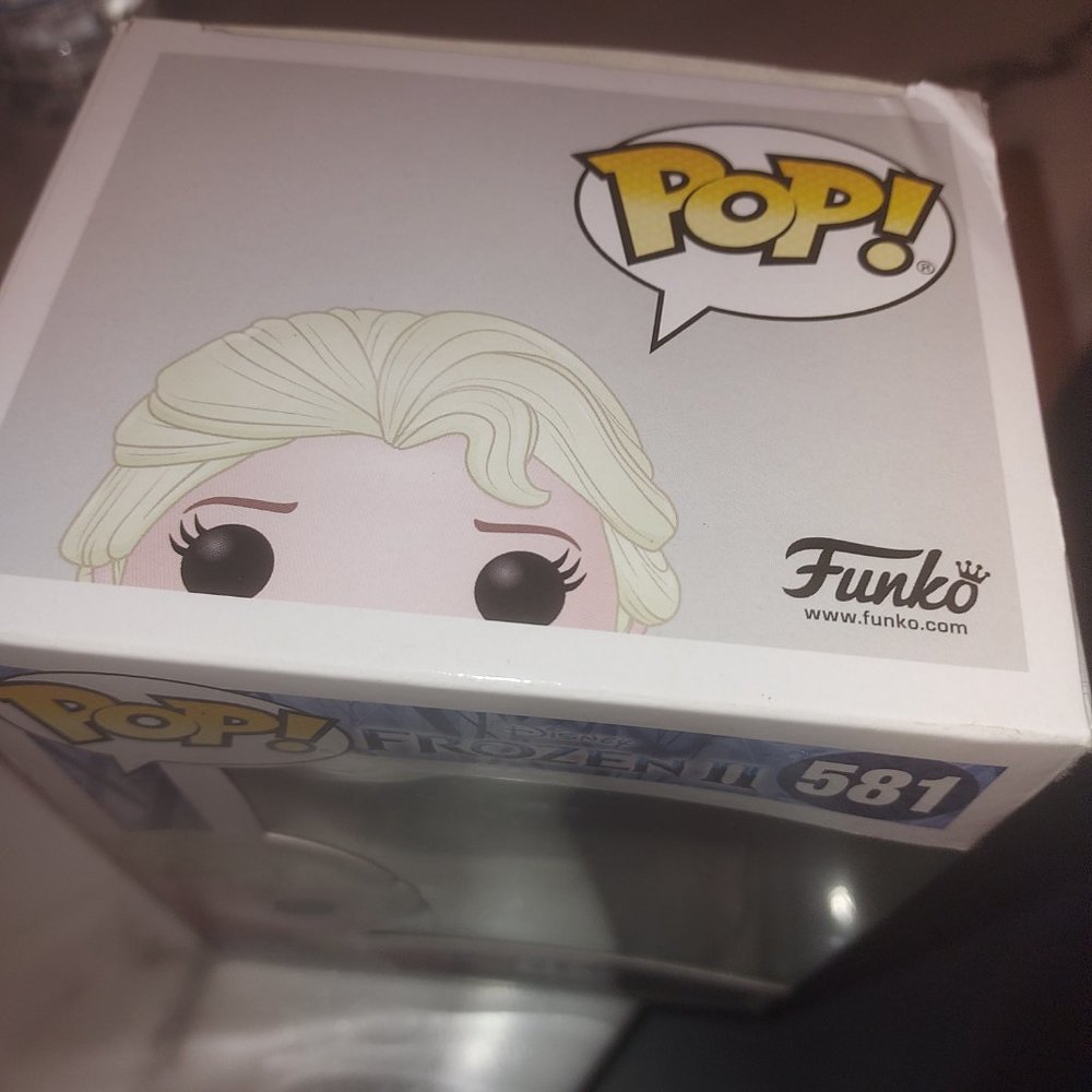 Funko Pop Elsa - Picture 4 of 5